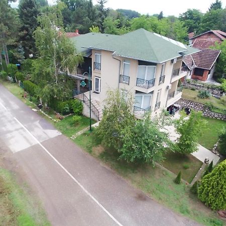 Отель Sobe Emilija Велико-Градиште Экстерьер фото